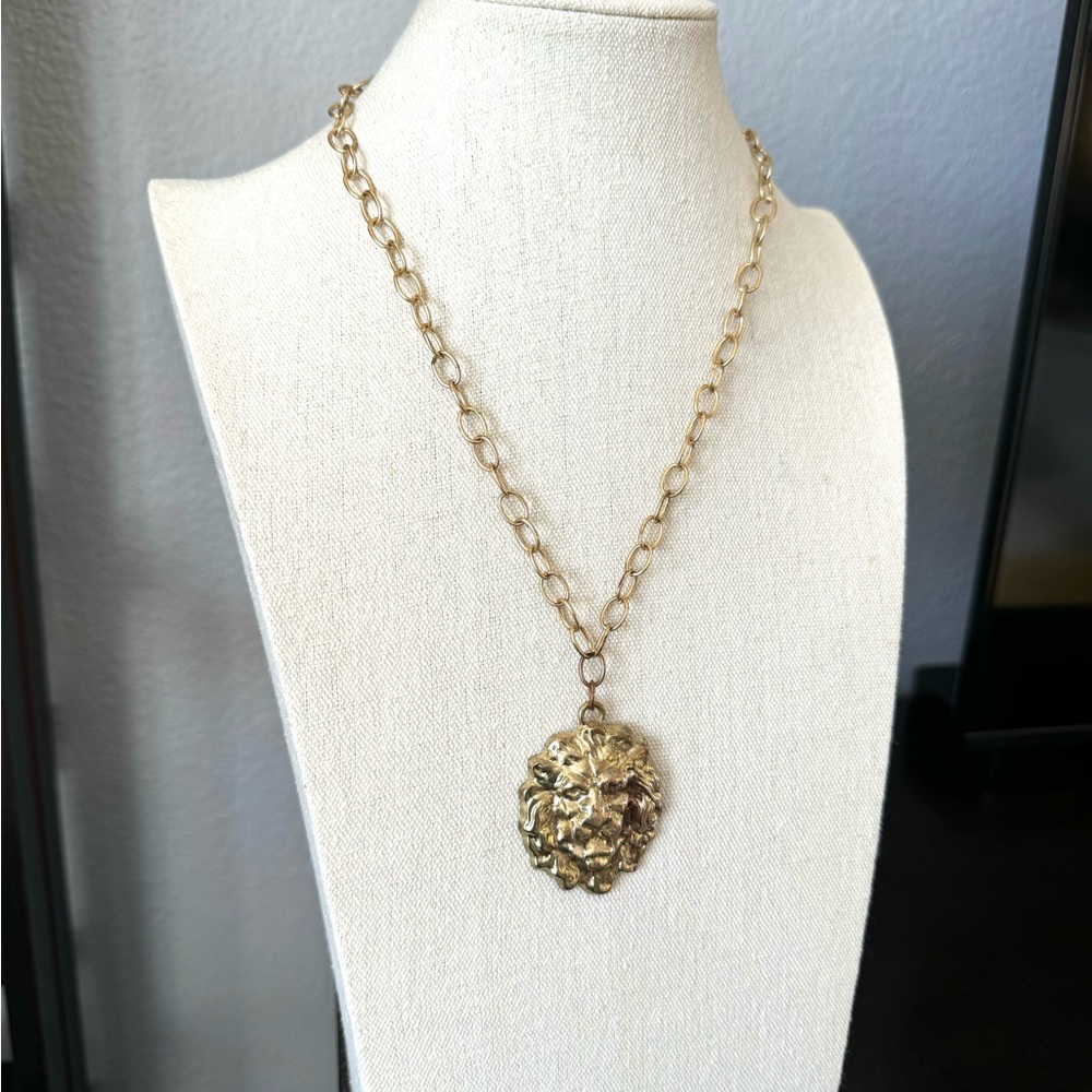 Vintage Lions Head Necklace - Picture 3 of 8